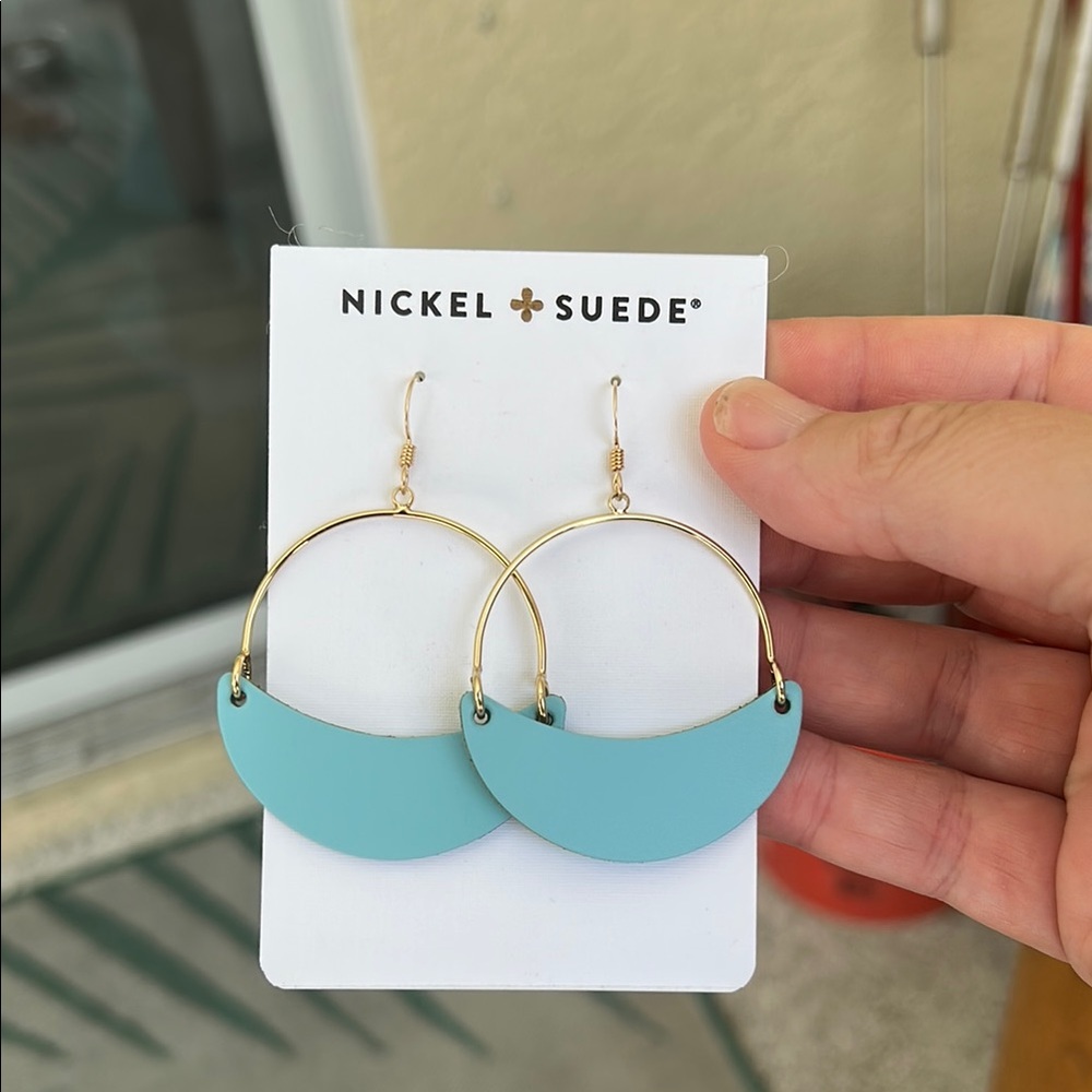 Nickel and Suede small lagoon aster earrings